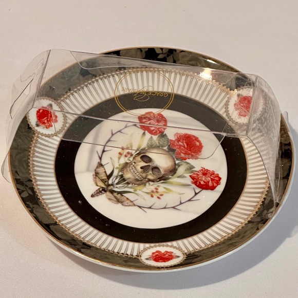 Grace tea cup and saucer - Picture 3 of 8